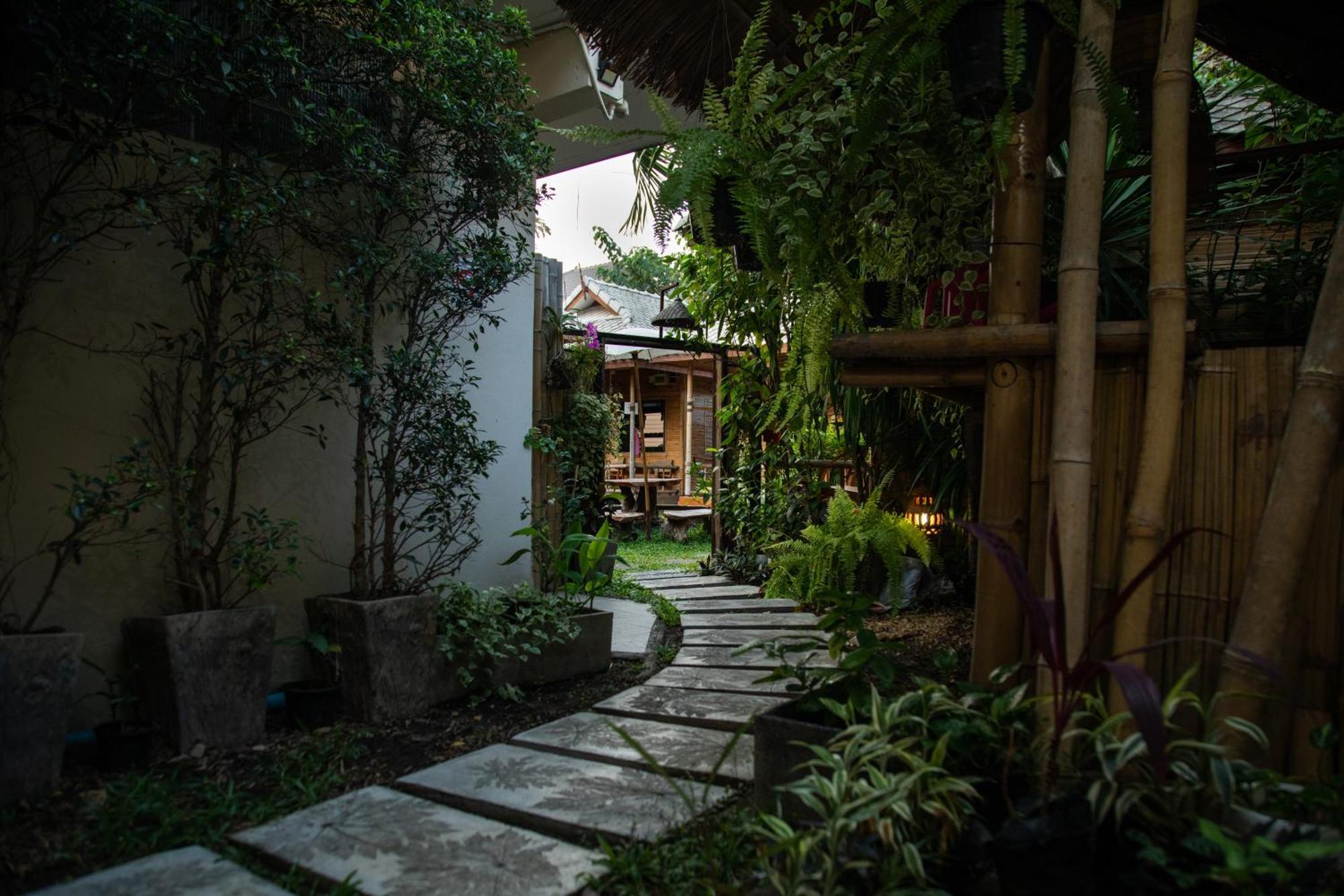 Boutique Hotel & Restaurant, Jaidee Bamboo Huts Чиангмай Экстерьер фото
