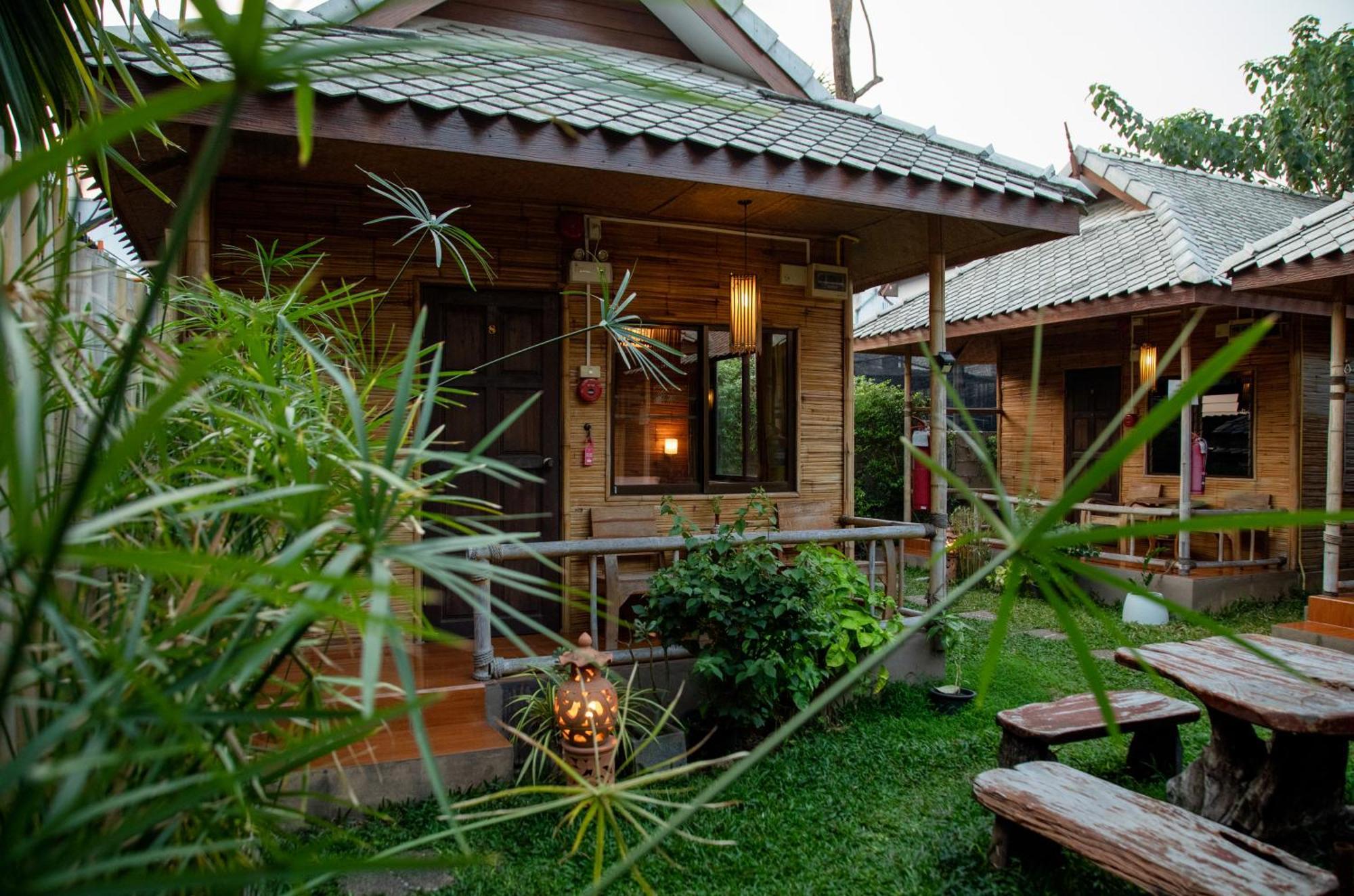 Boutique Hotel & Restaurant, Jaidee Bamboo Huts Чиангмай Экстерьер фото