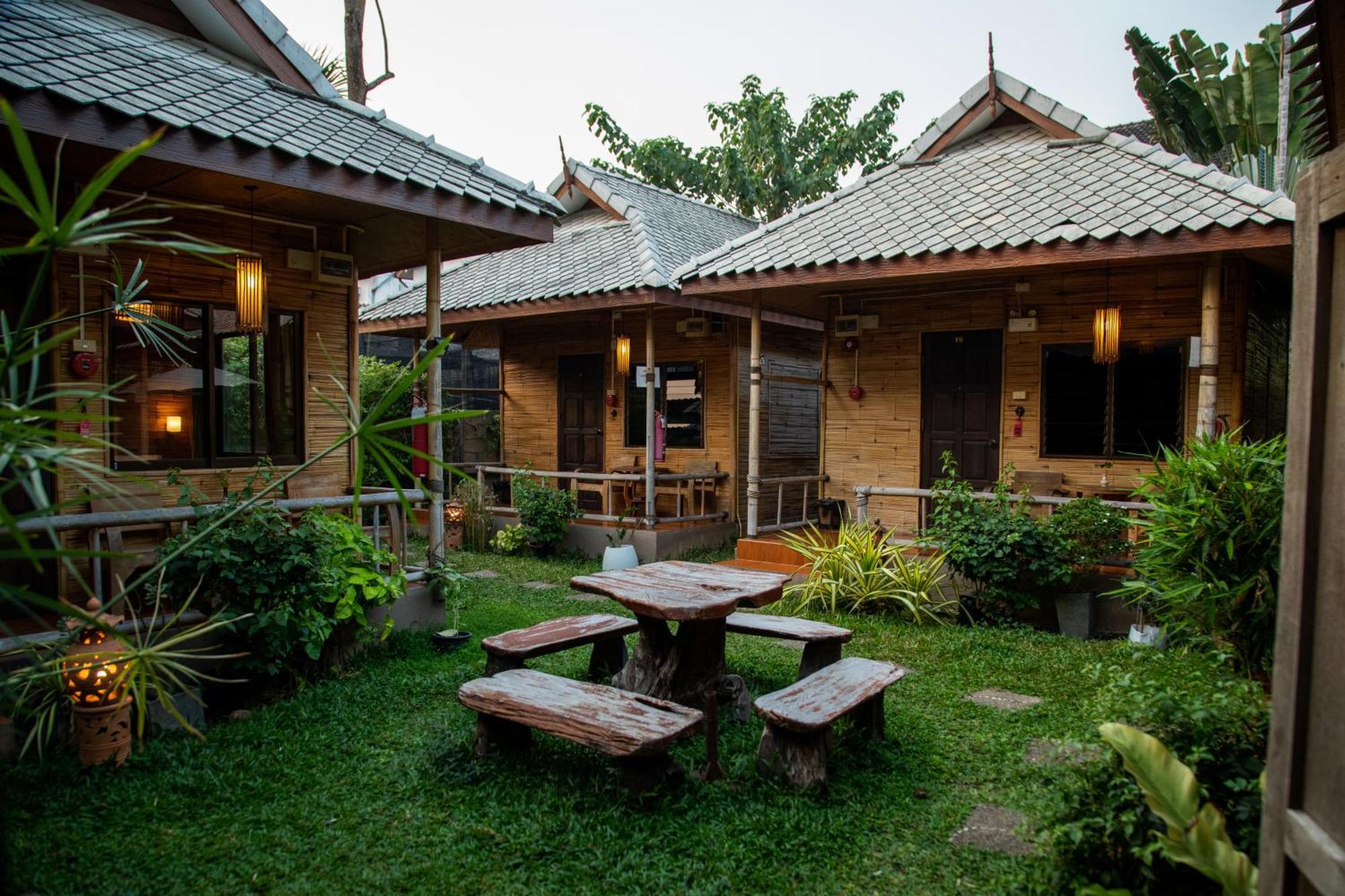 Boutique Hotel & Restaurant, Jaidee Bamboo Huts Чиангмай Экстерьер фото