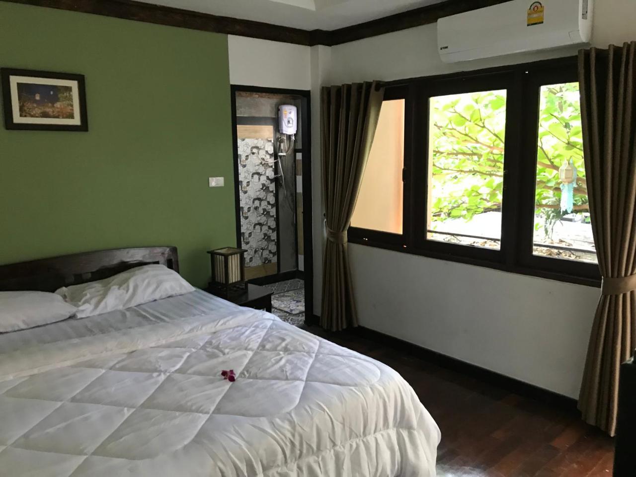 Boutique Hotel & Restaurant, Jaidee Bamboo Huts Чиангмай Экстерьер фото